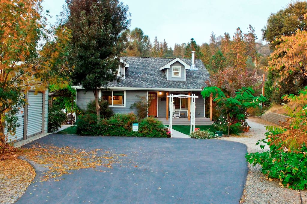 Charming Cottage near Yosemite Cottages for Rent in Oakhurst, California, United States