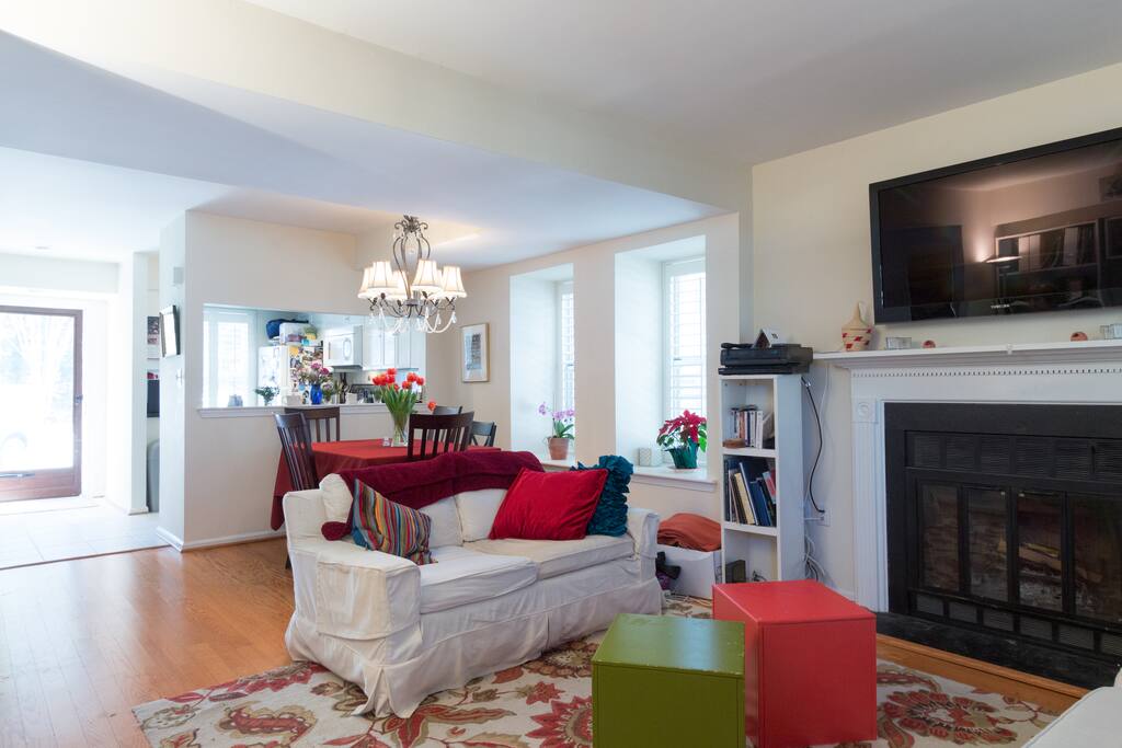 Living Room seats 6 people with fireplace and flat screen TV