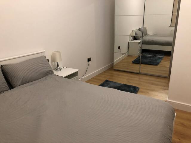 Luxury Hampstead Mews House, Close to City Centre gallery image 5