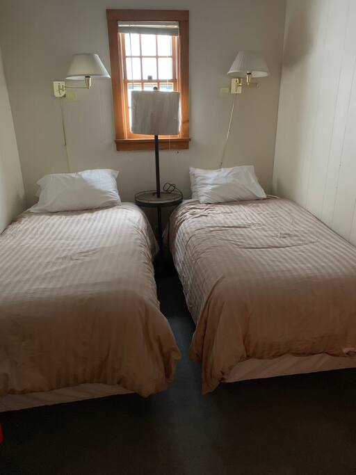 SUITE 1 ROOM 2 (2) TWIN BEDS