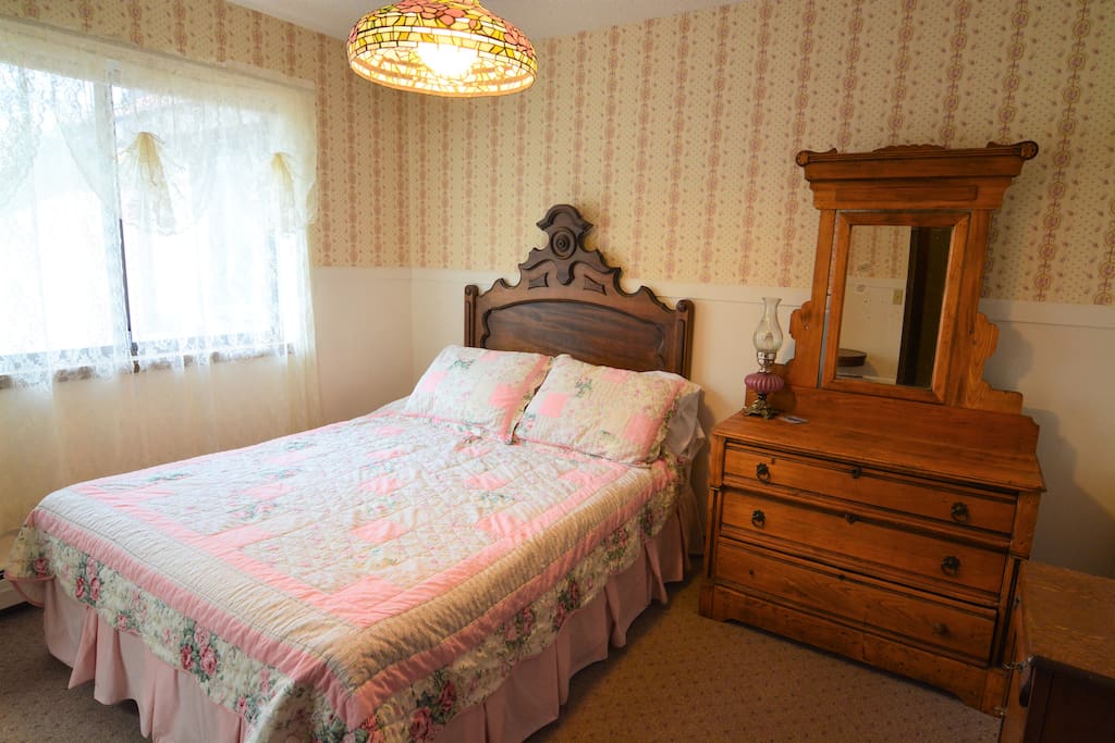 Queen bed and antique furniture. Your window overlooks the backyard.