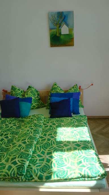 the guest´s bed, 63 inches wide