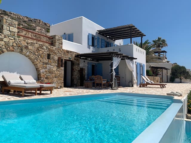 Hibiscus Villa gallery image 2