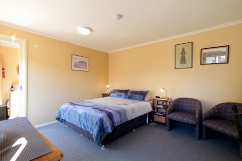 Popular Airbnb listing: The Delightful Ditty House in West Hobart