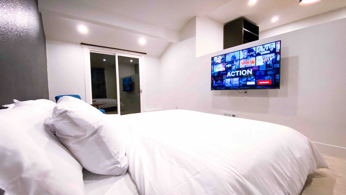 Chumba cha kulala cha 1 (chumba cha mmiliki) - kitanda 1 cha mfalme