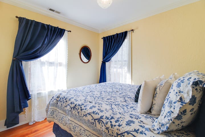 The blue room (also with 2 comfy robes)