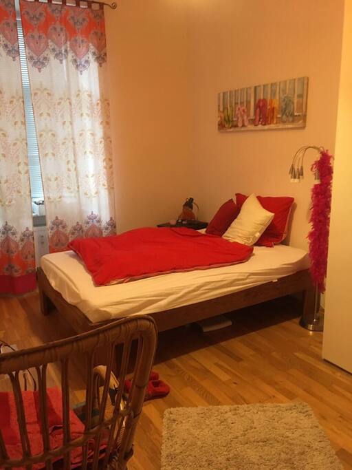 Schlafzimmer/ Bedroom