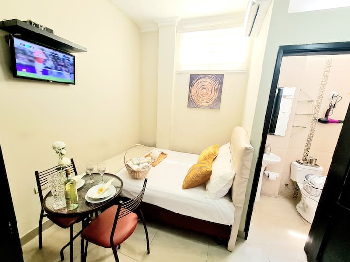 Pohodlná dvojposteľ. Káblová televízia s medzinárodnými kanálmi. Wi-Fi internet 