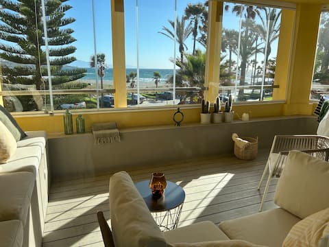 Airbnb con mejor rendimiento: Beach view modern 2 Bedroom apartment with carpark en San Roque