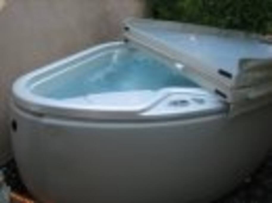 Relaxing hot tub!
