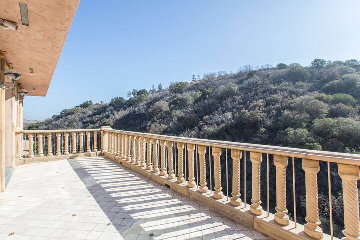 Malibu Tuscan Treasure Private Villa w/POOL& Views gallery image 4