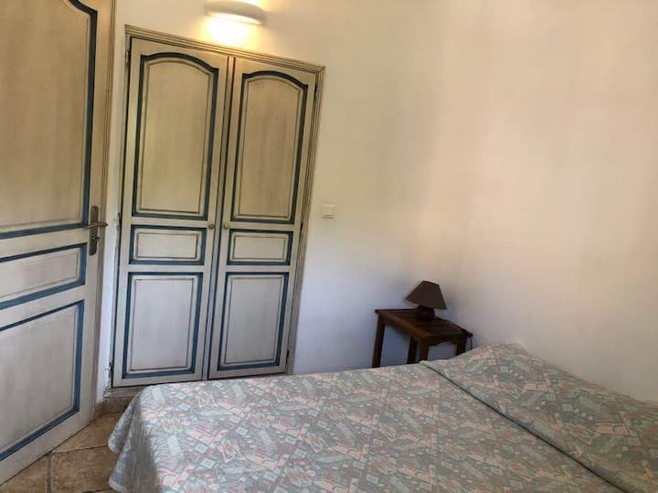 ორ სართულიანი საძინებელი