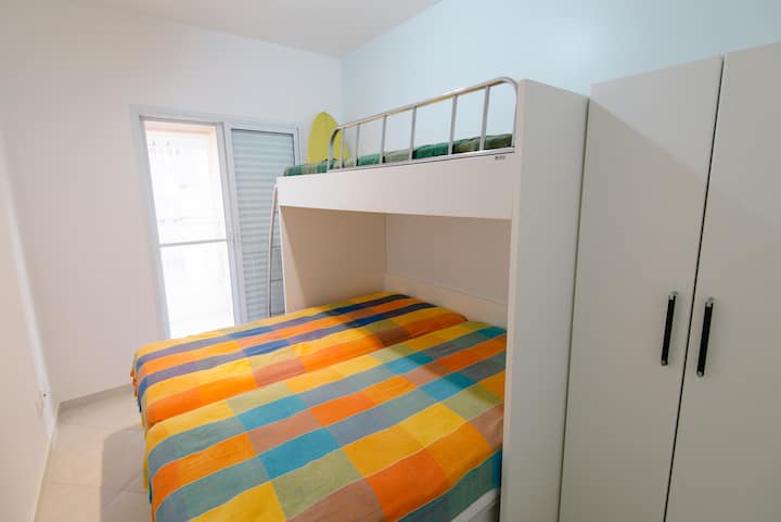 ห้องนอน 1 - (เตียงเดี่ยว 3 หลังหรือเตียงคู่ 1 หลังและเตียงเดี่ยว 1 หลัง)