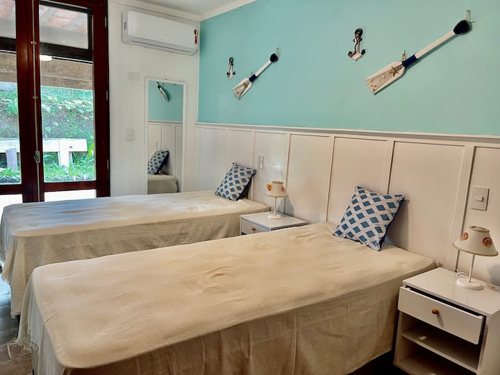 Ნომერი ორადგილიანი საწოლებით