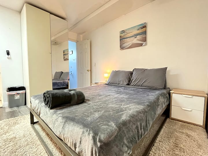 B4 Entire Spacious Studio Near Disneyland & DTLA Apartments for Rent