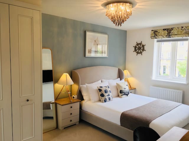 Cosy En-suite room  in Bicester 双人间