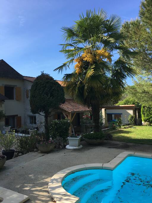 250€/jours juillet et août
juin et sept 150€/jours