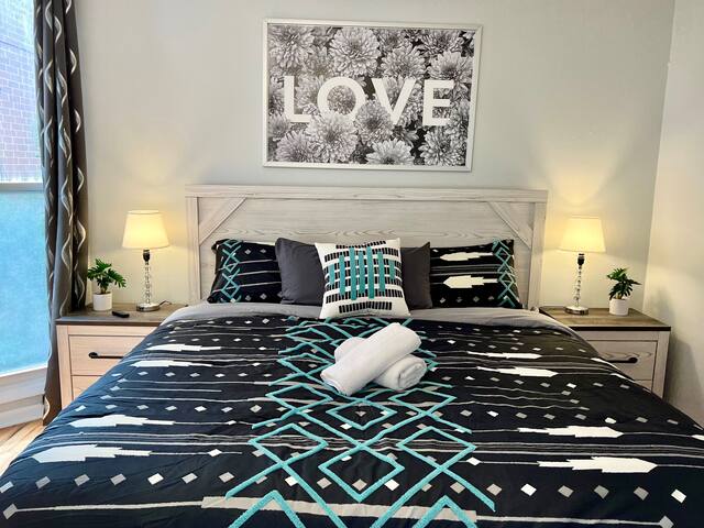 Location! 5 beds house with Parking and Patio! gallery image 2