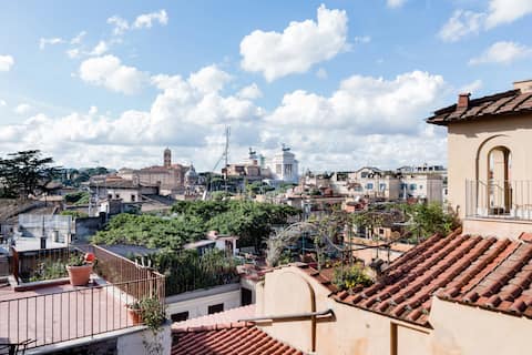 Studio Apartment with View near the Colosseum