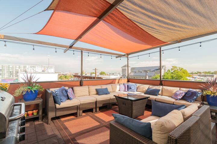 *Downtown Walk Score of 95! *Private ROOF Hot Tub!