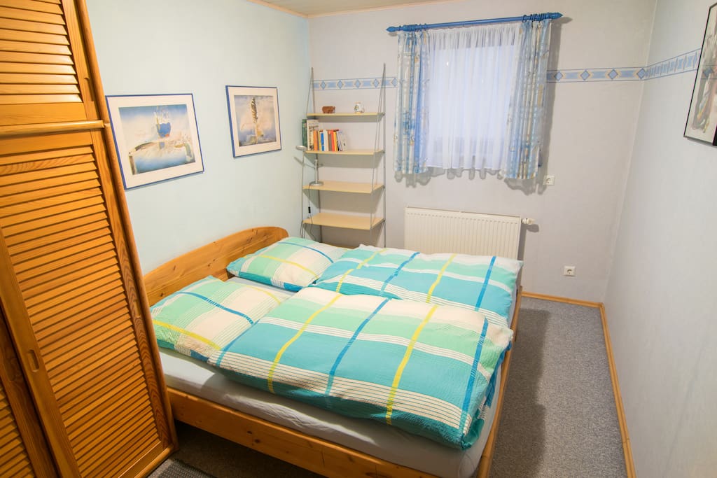 Schlafzimmer (Bett 180x200 cm)