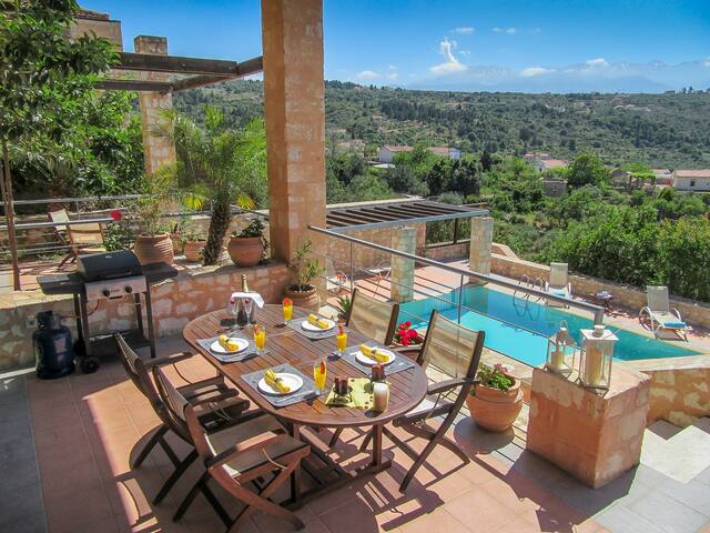 Alkyoni – Apokoron Villa with Large Private Pool