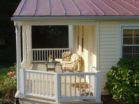 Charming Carrie's Cottage at Fairhill Farm