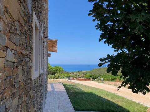 Secluded house with amazing sea view and pool