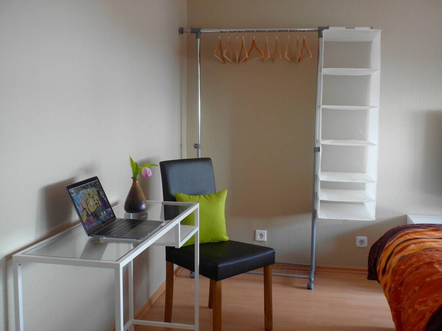 Schlafzimmer 1