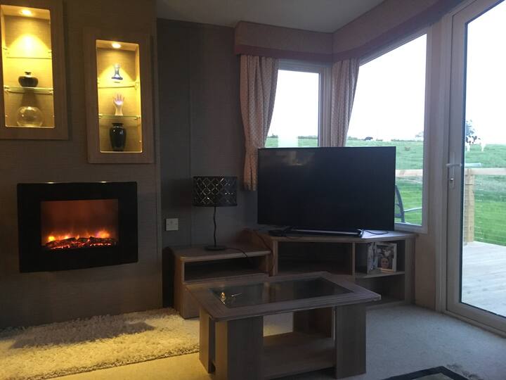 ไฟไฟฟ้าจะให้แสงที่อบอุ่นเหมือนอยู่บ้านในช่วงฤดูหนาว