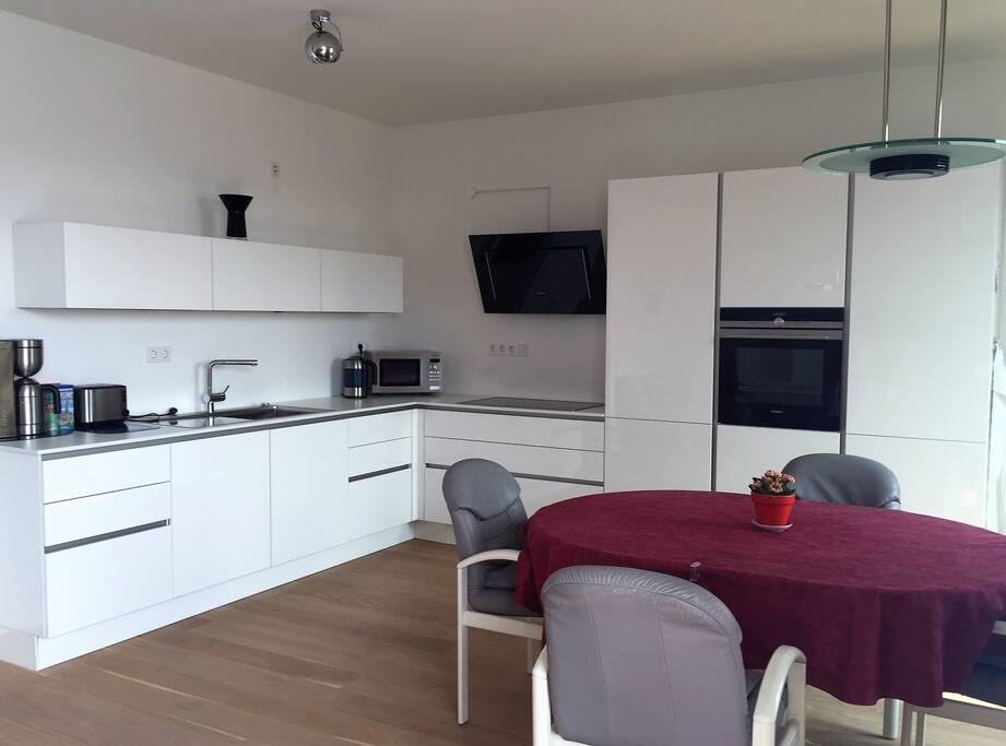 3/24 Bright Luxury in Düsseldorf-Oberkassel