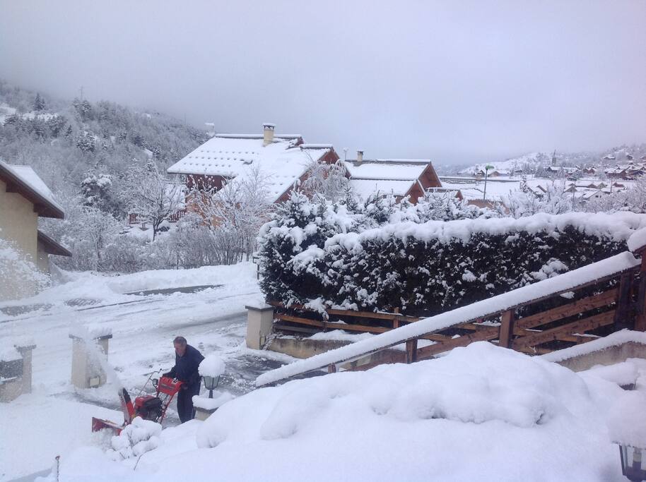 Dédé en pleine action de denneigement
