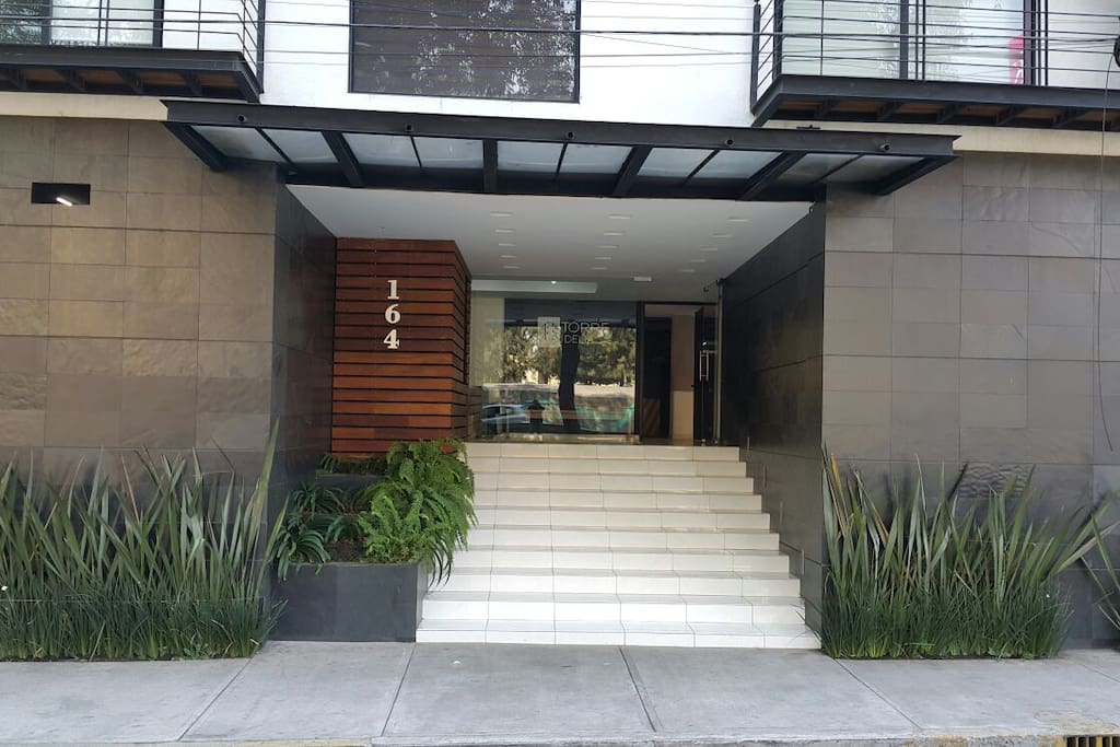 Entrance, security 24/7