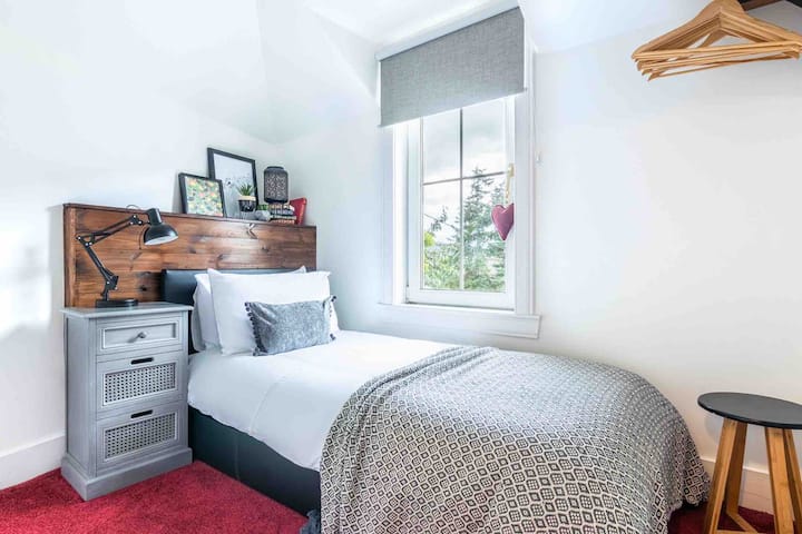 غرفة نوم واحدة 