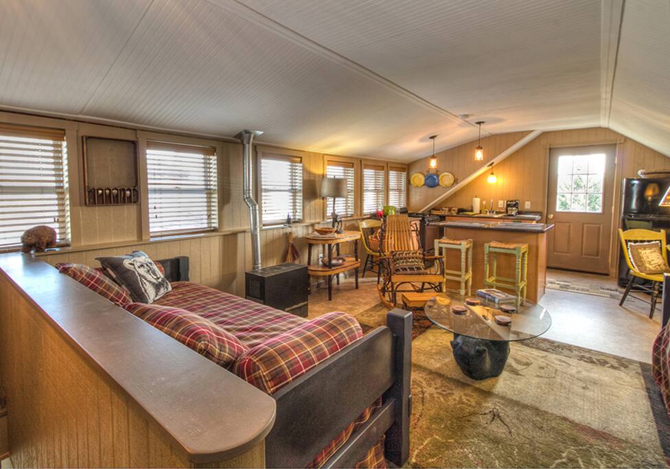 Living and kitchen area
