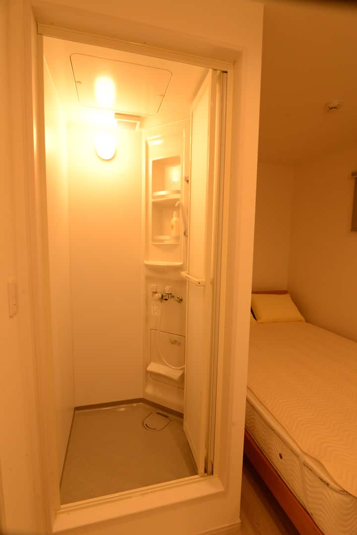 Საწოლი ოთახი2 საშხაპით_寝室2(シャワー付き)