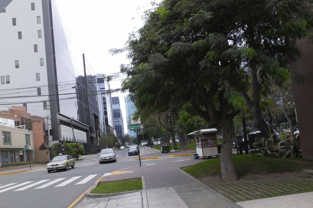 Esta ubicada la casa en el Centro Financiero de San Isidro