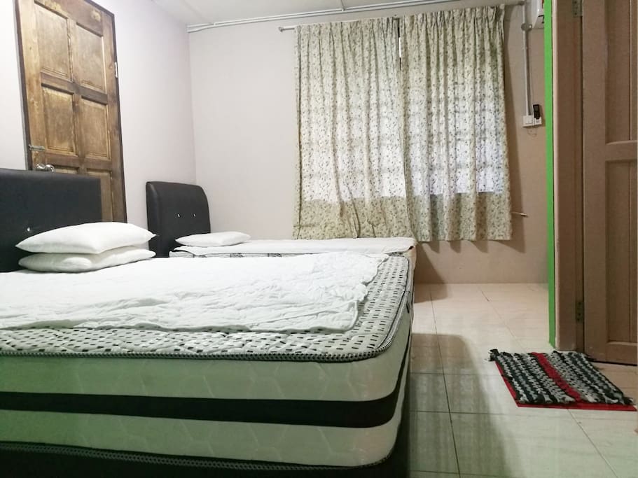 1 King Bed + 1 Single Bed