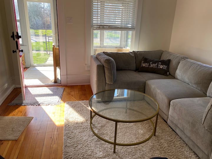 Cozy Cottage - Newly Renovated - Three Oaks, MI