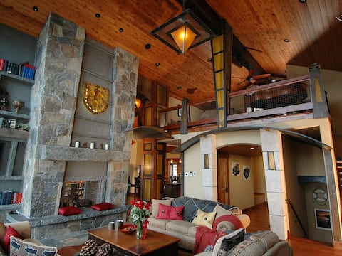 Sleeps 18, Private Theater & Hot Tub