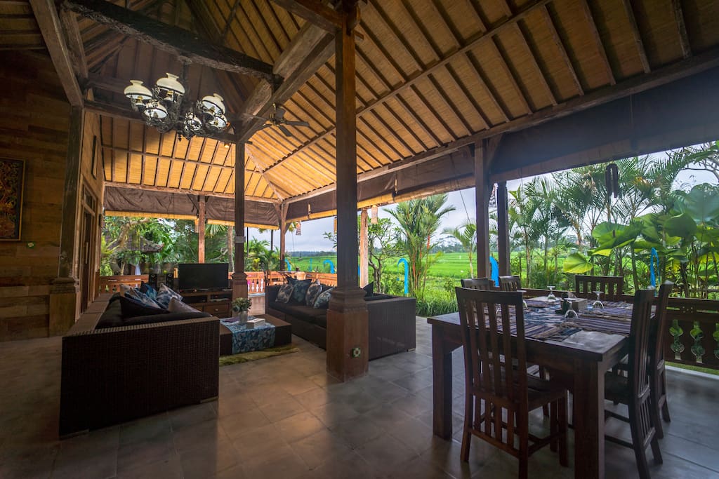 Outdoor living area & dining room