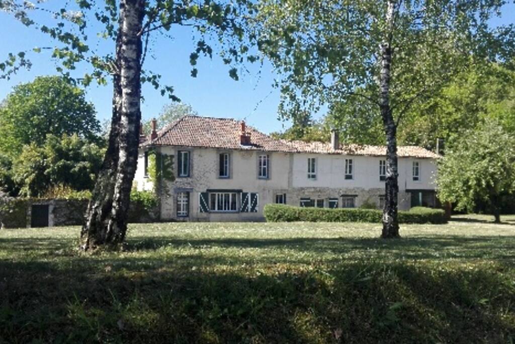 Le moulin vu de la rue
