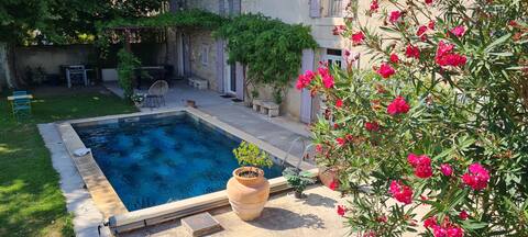 Farmhouse with garden and pool (14 people max) – Beaucaire