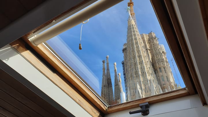 Sleep under Sagrada towers - Gaudí's Mansard