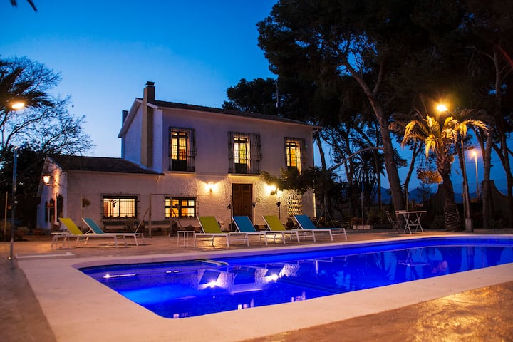 Alicante Villa, 1,5 km from beach