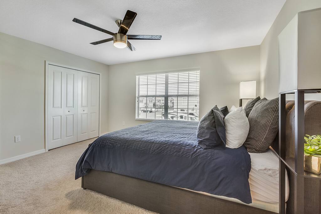 Bedroom 1: Upper Level Master Suite