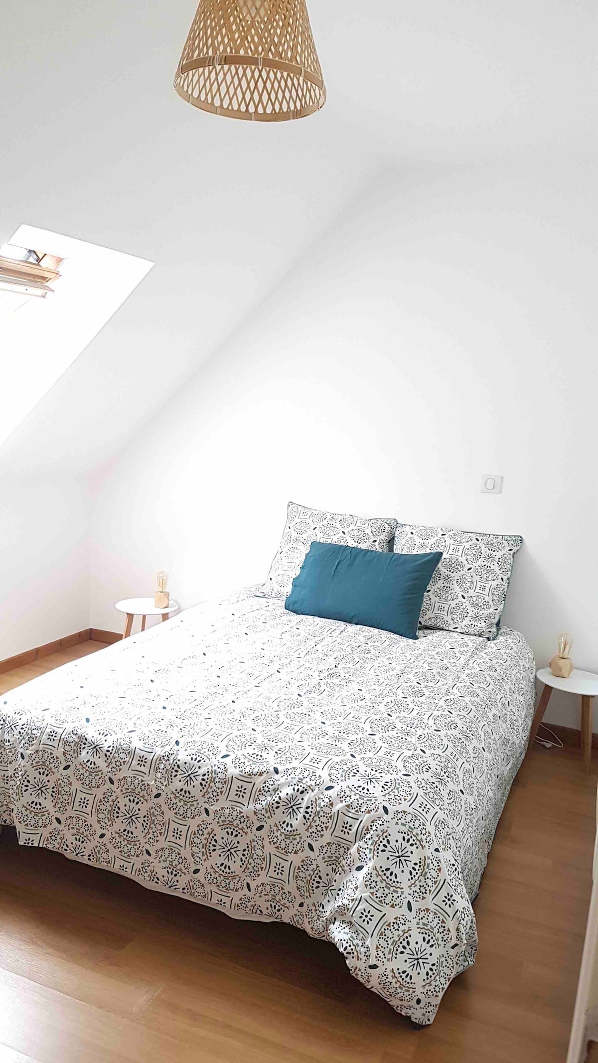 habitación con cama 140x190