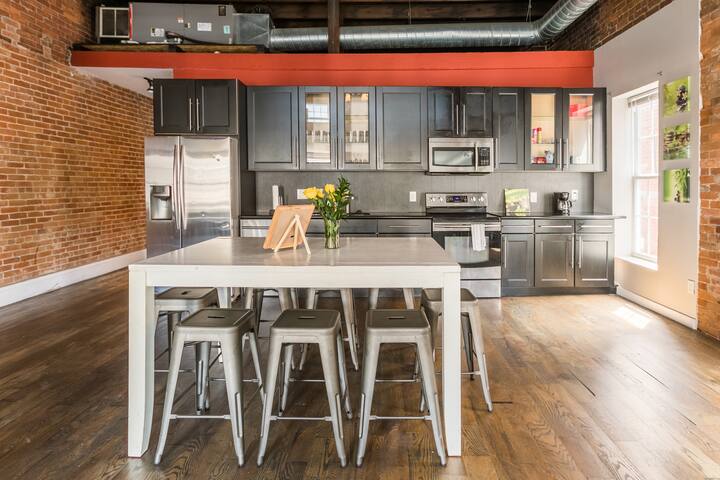 Heart of Olde Towne East Loft gallery image 4