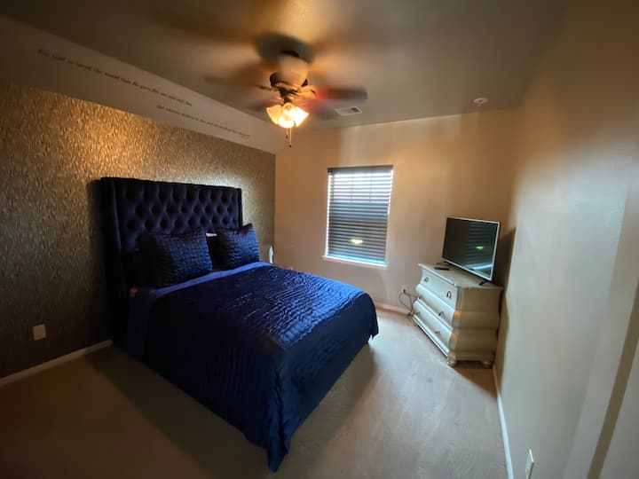 Chambre #2 lit queen à l'étage