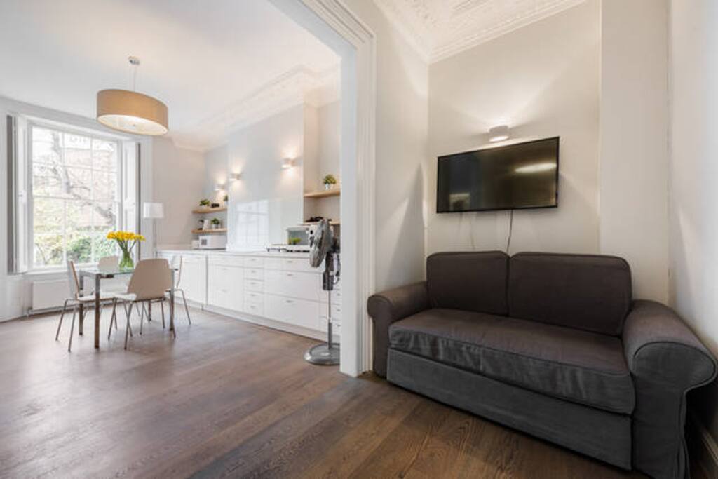 New High Ceiling Apartment for Modern Garage